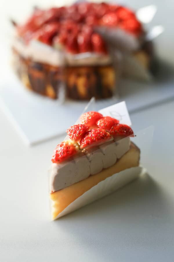Single Box Strawberry Basque Cheesecake 草莓巴斯克芝士蛋糕單件裝 (10 pcs a set)