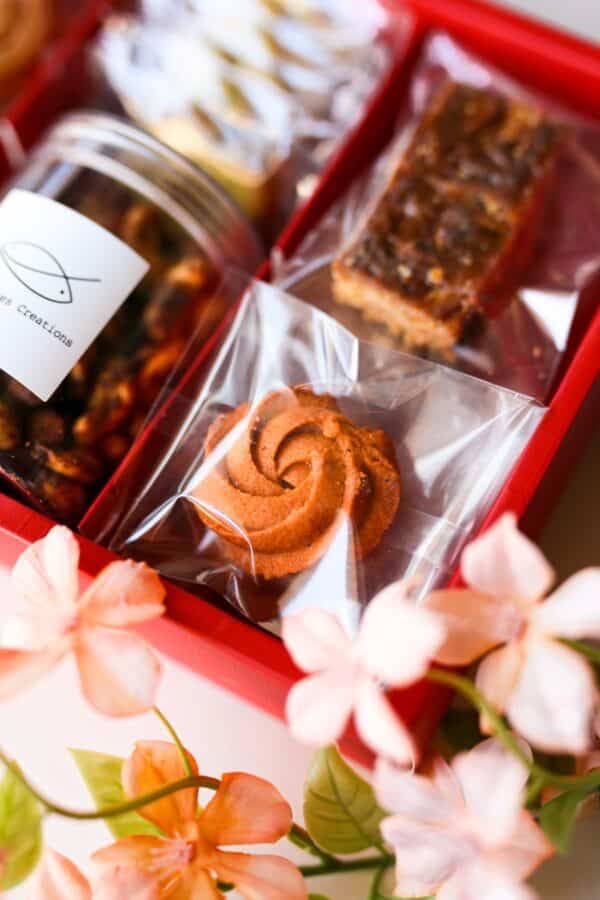 【𝐌𝐢𝐬𝐬 𝐏𝐢𝐬𝐜𝐞𝐬 𝐂𝐍𝐘 𝐒𝐩𝐞𝐜𝐢𝐚𝐥】Miss Pisces Chinese New Year Gift Box 雙魚小姐農曆新年雜錦常溫甜點禮盒