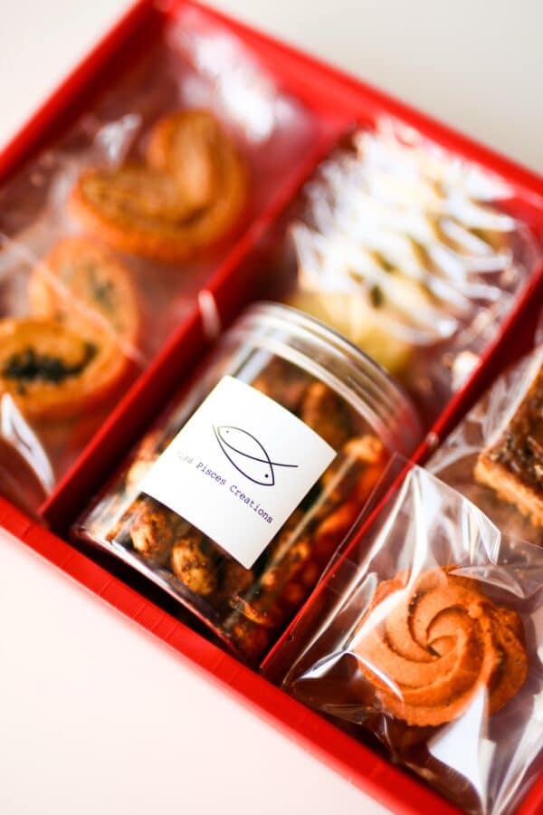 【𝐌𝐢𝐬𝐬 𝐏𝐢𝐬𝐜𝐞𝐬 𝐂𝐍𝐘 𝐒𝐩𝐞𝐜𝐢𝐚𝐥】Miss Pisces Chinese New Year Gift Box 雙魚小姐農曆新年雜錦常溫甜點禮盒