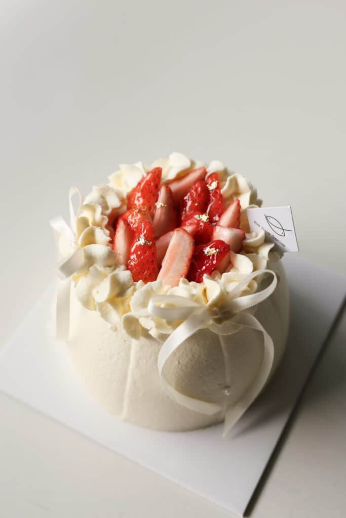 Strawberry & Crème Brûlée Chiffon Cake 草莓焦糖燉蛋戚風蛋糕 (whole cake)