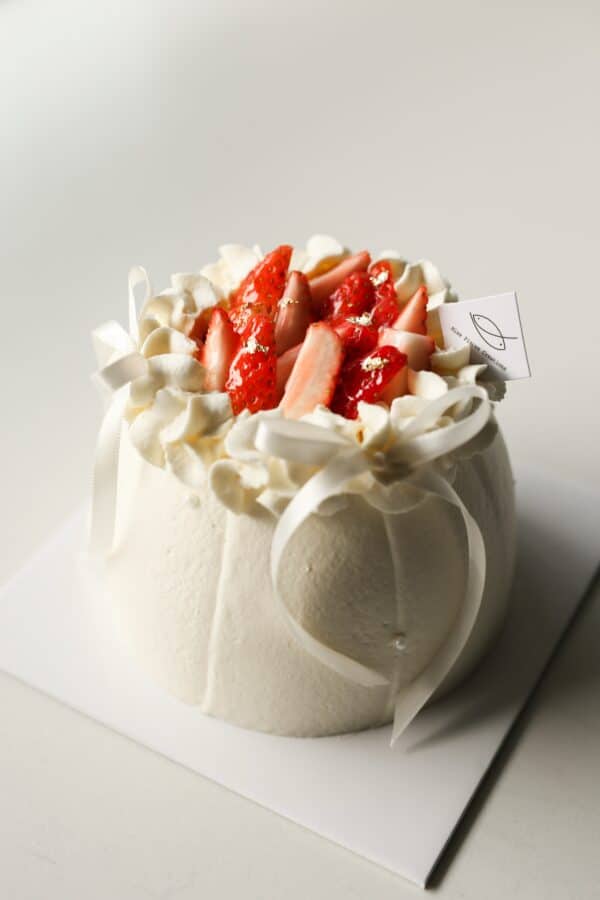 Strawberry & Crème Brûlée Chiffon Cake 草莓焦糖燉蛋戚風蛋糕 (whole cake)