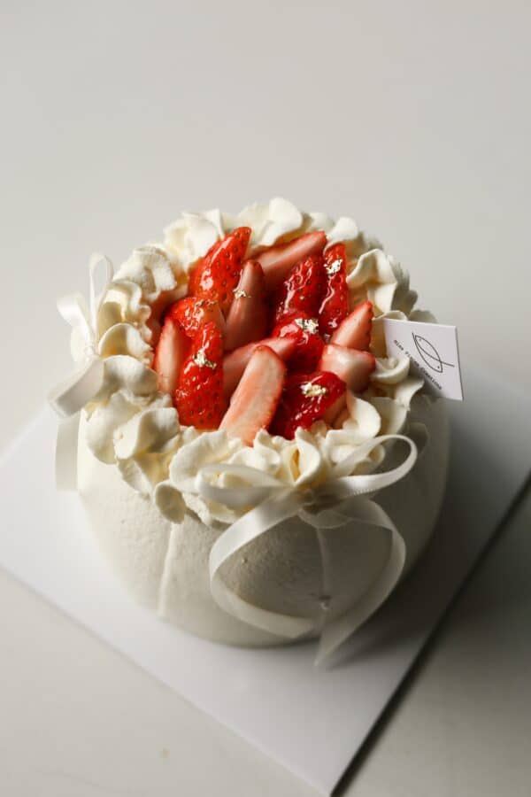 Strawberry & Crème Brûlée Chiffon Cake 草莓焦糖燉蛋戚風蛋糕 (whole cake)