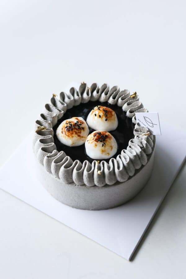 Black Sesame Basque Cheesecake 特濃日式黑芝麻巴斯克芝士蛋糕 (whole cake)