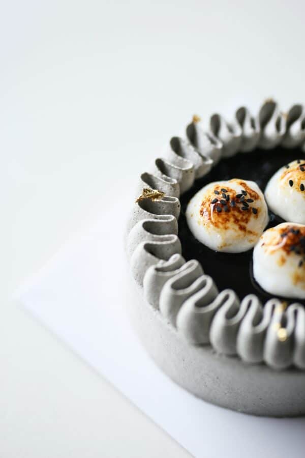 Black Sesame Basque Cheesecake 特濃日式黑芝麻巴斯克芝士蛋糕 (whole cake)