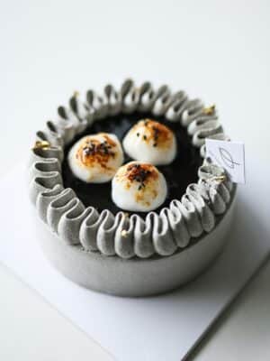 Black Sesame Basque Cheesecake 特濃日式黑芝麻巴斯克芝士蛋糕 (whole cake)