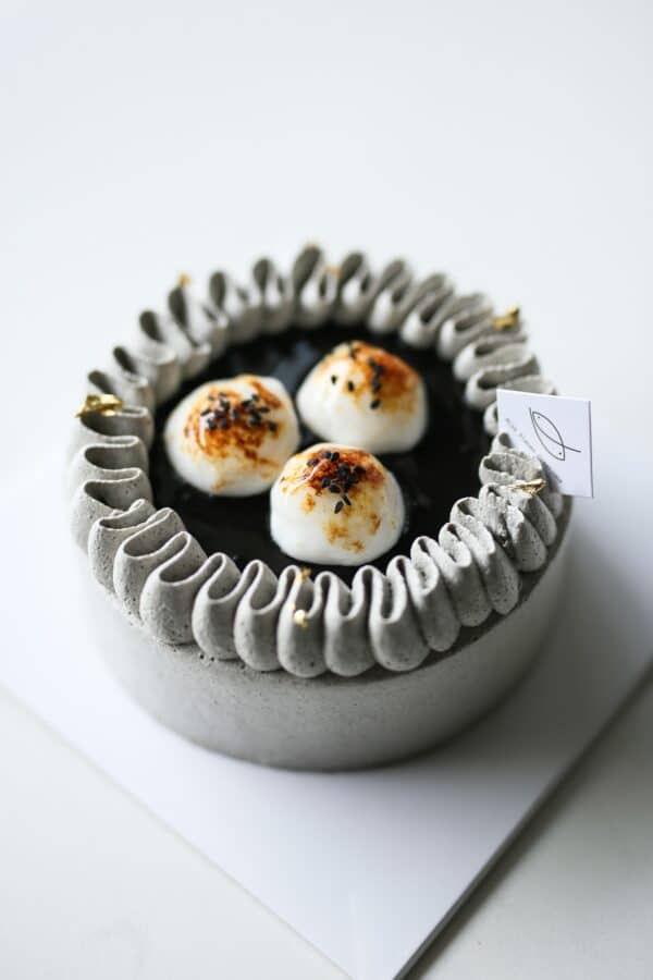 Black Sesame Basque Cheesecake 特濃日式黑芝麻巴斯克芝士蛋糕 (whole cake)